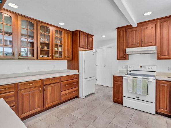 18 Van Tassel Ln, Orinda CA 94563