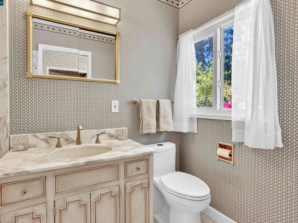 18 Van Tassel Ln, Orinda CA 94563