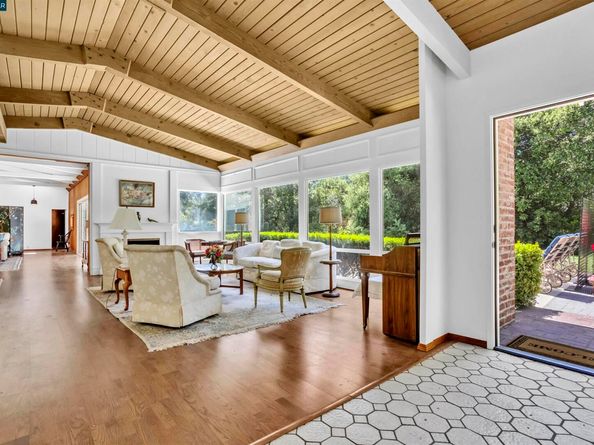 18 Van Tassel Ln, Orinda CA 94563