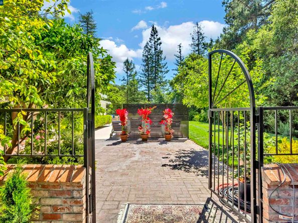 18 Van Tassel Ln, Orinda CA 94563