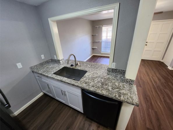 4500 Sherwood Lane 10, Houston TX 77092