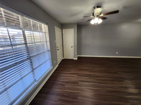 4500 Sherwood Lane 10, Houston TX 77092