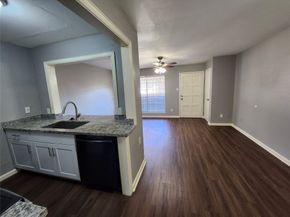4500 Sherwood Lane 10, Houston TX 77092