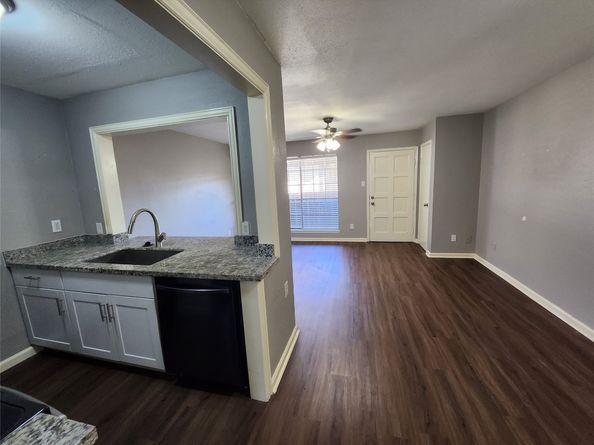 4500 Sherwood Lane 10, Houston TX 77092