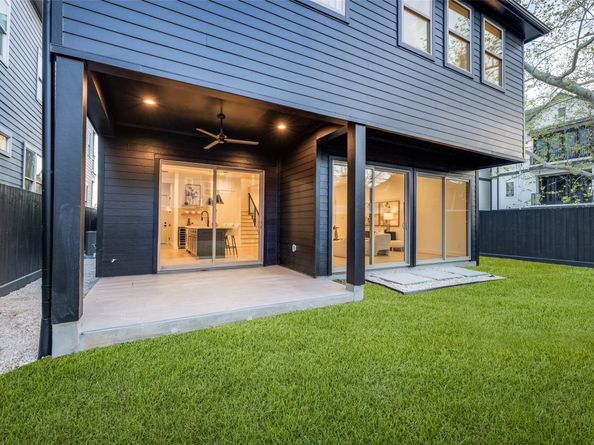 2213 WHITNEY Street, Houston TX 77006