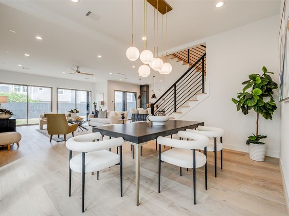 2213 WHITNEY Street, Houston TX 77006