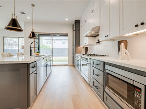 2213 WHITNEY Street, Houston TX 77006