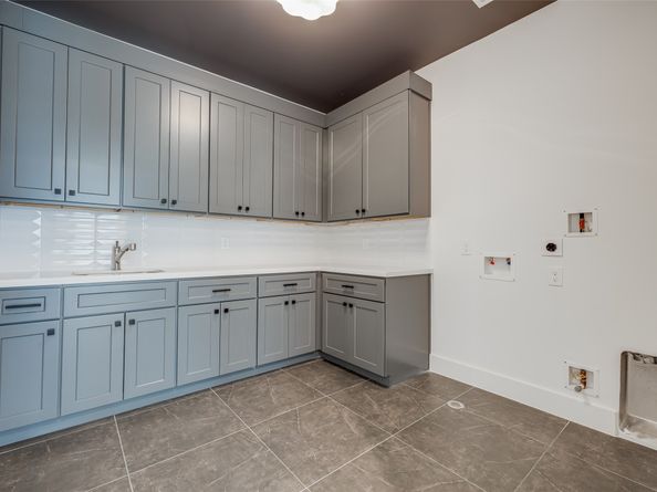 2213 WHITNEY Street, Houston TX 77006