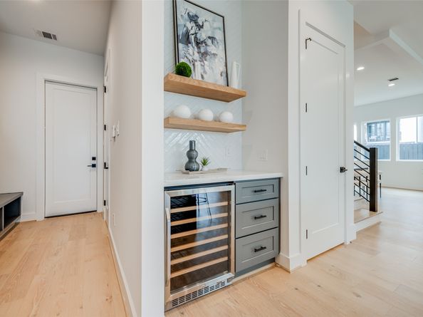 2213 WHITNEY Street, Houston TX 77006