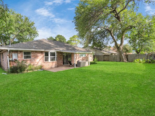 2718 Lazy Spring Drive, Houston TX 77080