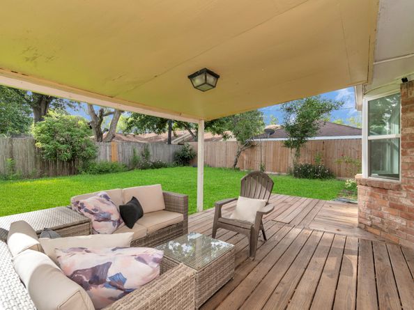 2718 Lazy Spring Drive, Houston TX 77080