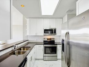 1701 Hermann Drive 9A, Houston TX 77004