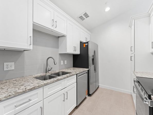 2829 Timmons Lane 202, Houston TX 77027