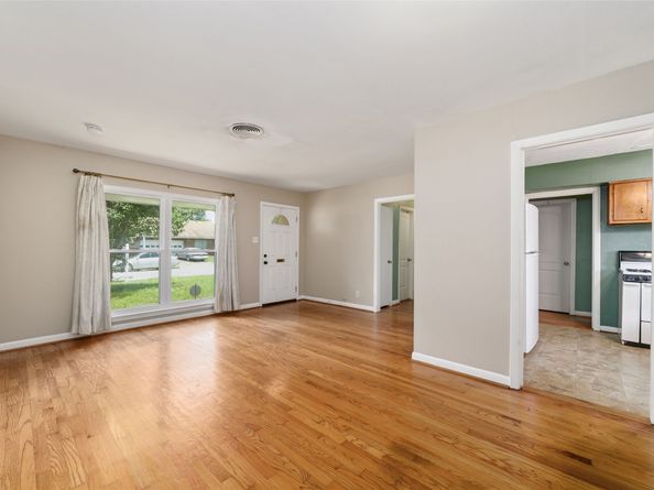 6601 Roos Road, Houston TX 77074