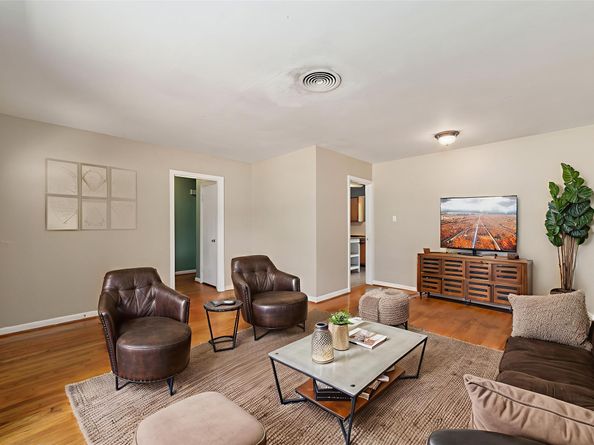 6601 Roos Road, Houston TX 77074