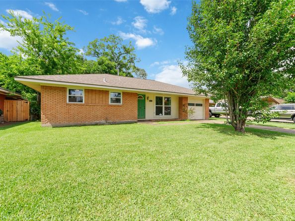 6601 Roos Road, Houston TX 77074