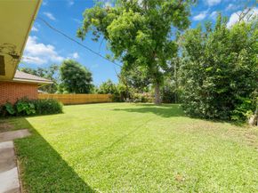 6601 Roos Road, Houston TX 77074