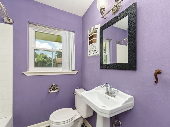 6601 Roos Road, Houston TX 77074