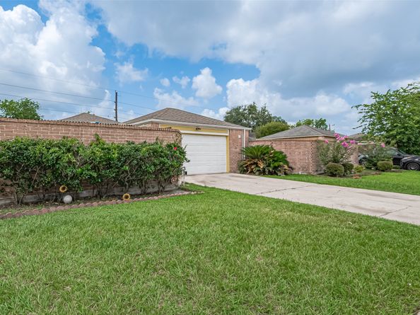 16007 Camino Del Sol Drive, Houston TX 77083