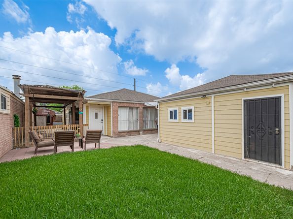 16007 Camino Del Sol Drive, Houston TX 77083
