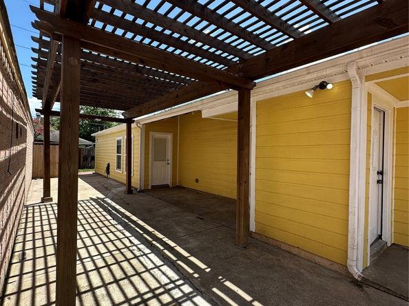 16007 Camino Del Sol Drive, Houston TX 77083