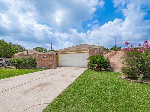 16007 Camino Del Sol Drive, Houston TX 77083
