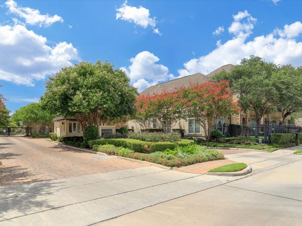 9008 Harbor Hills Drive, Houston TX 77054