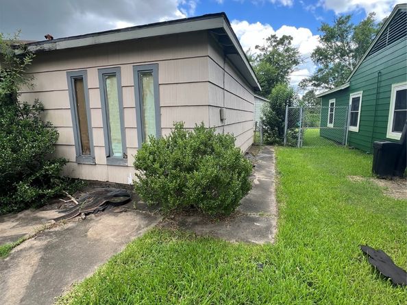 5530 Lakefield Drive, Houston TX 77033