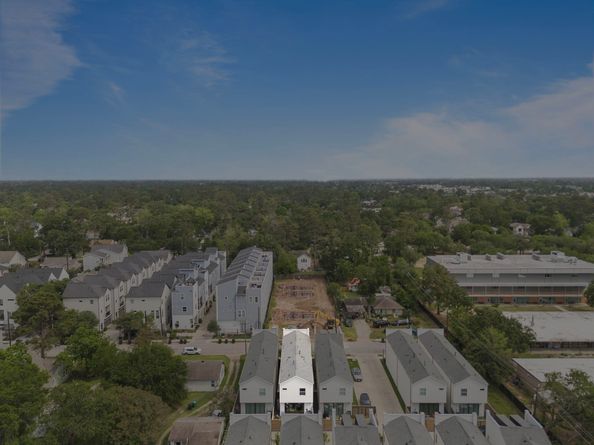805 Fisher Street B, Houston TX 77018