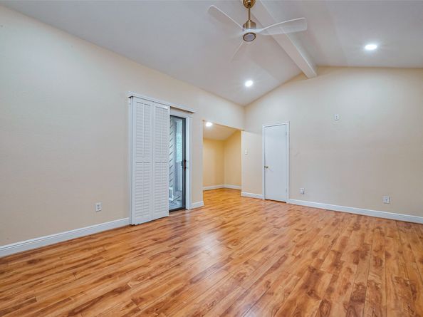 11711 Memorial Drive 21, Houston TX 77024