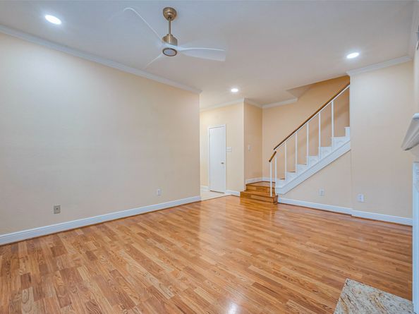 11711 Memorial Drive 21, Houston TX 77024
