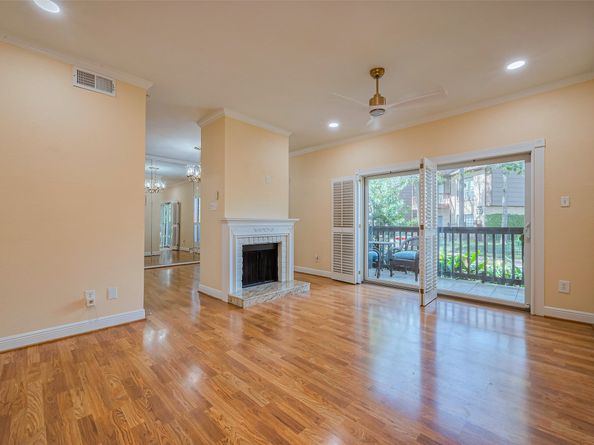 11711 Memorial Drive 21, Houston TX 77024