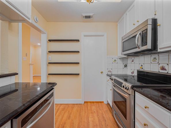 11711 Memorial Drive 21, Houston TX 77024