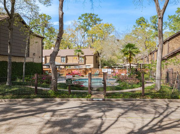 11711 Memorial Drive 21, Houston TX 77024