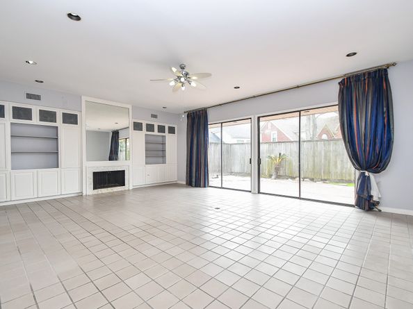 11747 Riverview Dr, Houston TX 77077