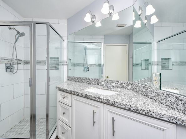 11747 Riverview Dr, Houston TX 77077