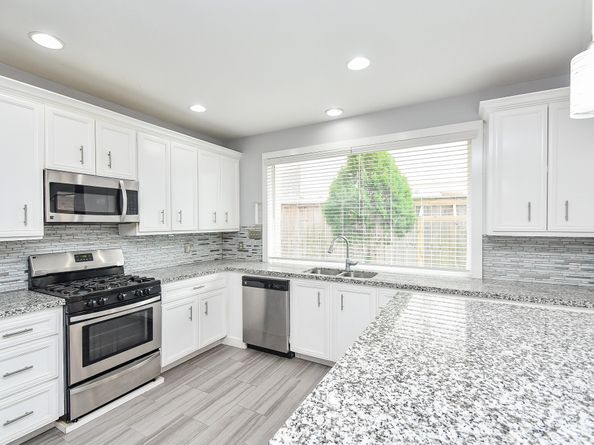 11747 Riverview Dr, Houston TX 77077