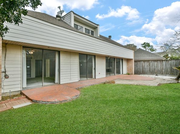 11747 Riverview Dr, Houston TX 77077