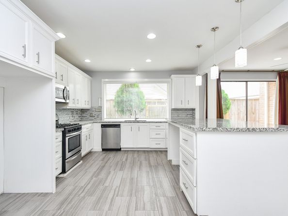 11747 Riverview Dr, Houston TX 77077