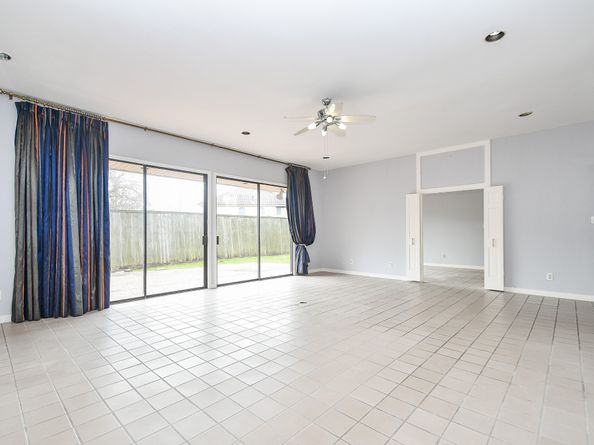 11747 Riverview Dr, Houston TX 77077