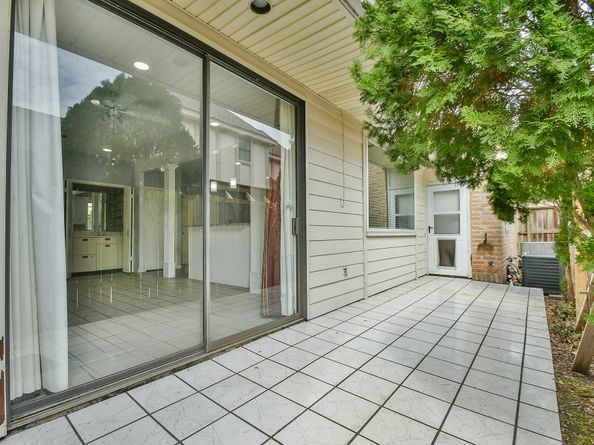 11747 Riverview Dr, Houston TX 77077
