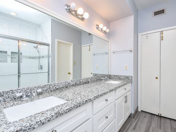 11747 Riverview Dr, Houston TX 77077