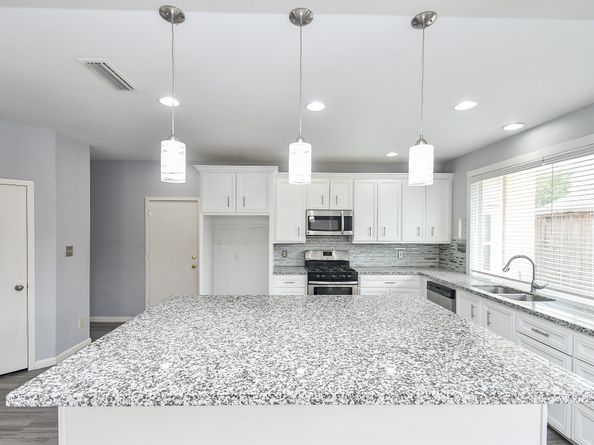11747 Riverview Dr, Houston TX 77077