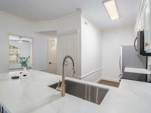 2100 Welch Street C101, Houston TX 77019