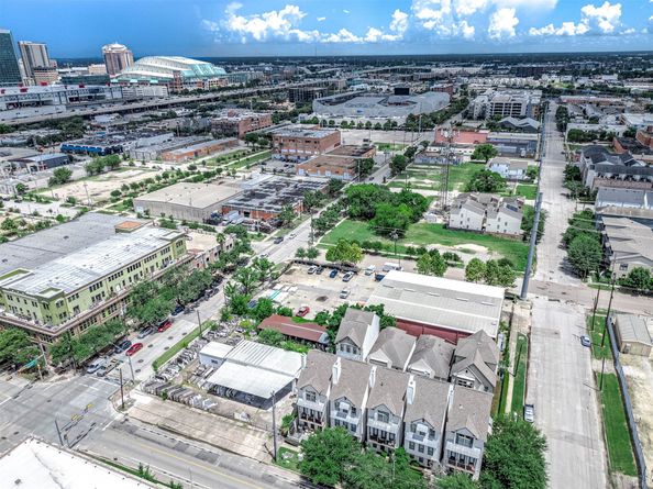 1224 Saint Charles Street, Houston TX 77003