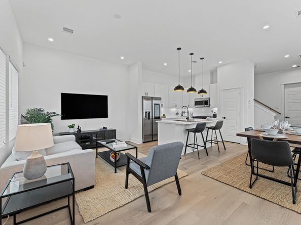 330 Neyland Street, Houston TX 77022