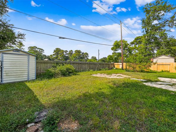 3915 Black Locust Drive, Houston TX 77088