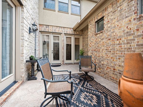 114 S Knights Crossing Drive, The Woodlands TX 77382
