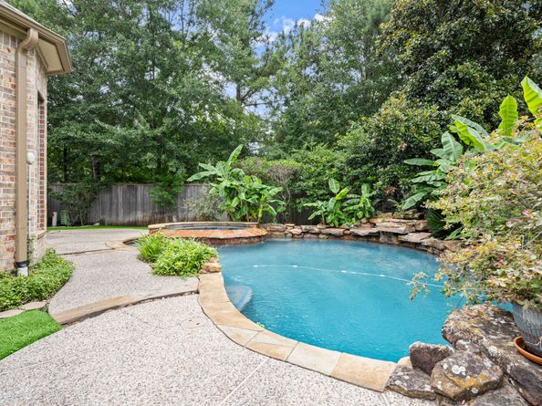 114 S Knights Crossing Drive, The Woodlands TX 77382