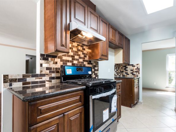 5402 Sheraton Oaks Drive, Houston TX 77091